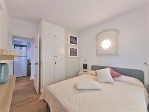 3 chambres, fer et planche à repasser, Wi-Fi gratuit, draps fournis