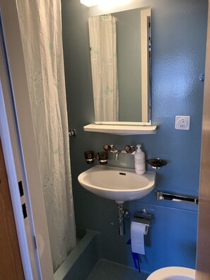 Double Room | Bathroom - Hotel Alte Bock 2.0 (Graechen)