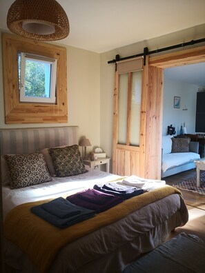 2 slaapkamers, een strijkplank/strijkijzer, gratis wifi, beddengoed