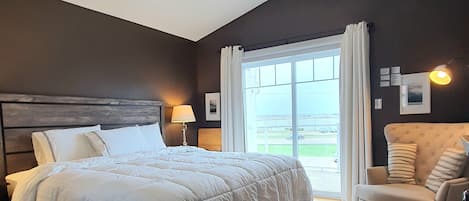 3 chambres, bureau, fer et planche à repasser, lit parapluie