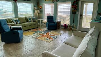 Condo, 2 Bedrooms | Living area