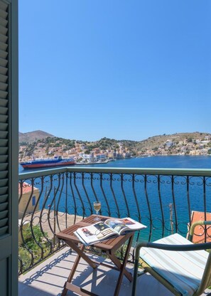 Property grounds - House in Symi with sea view (Symi)