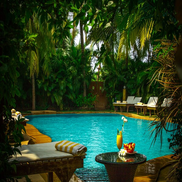 Outdoor pool - Papa Jolly Eco Resort - Near Morjim Beach (Morjim)