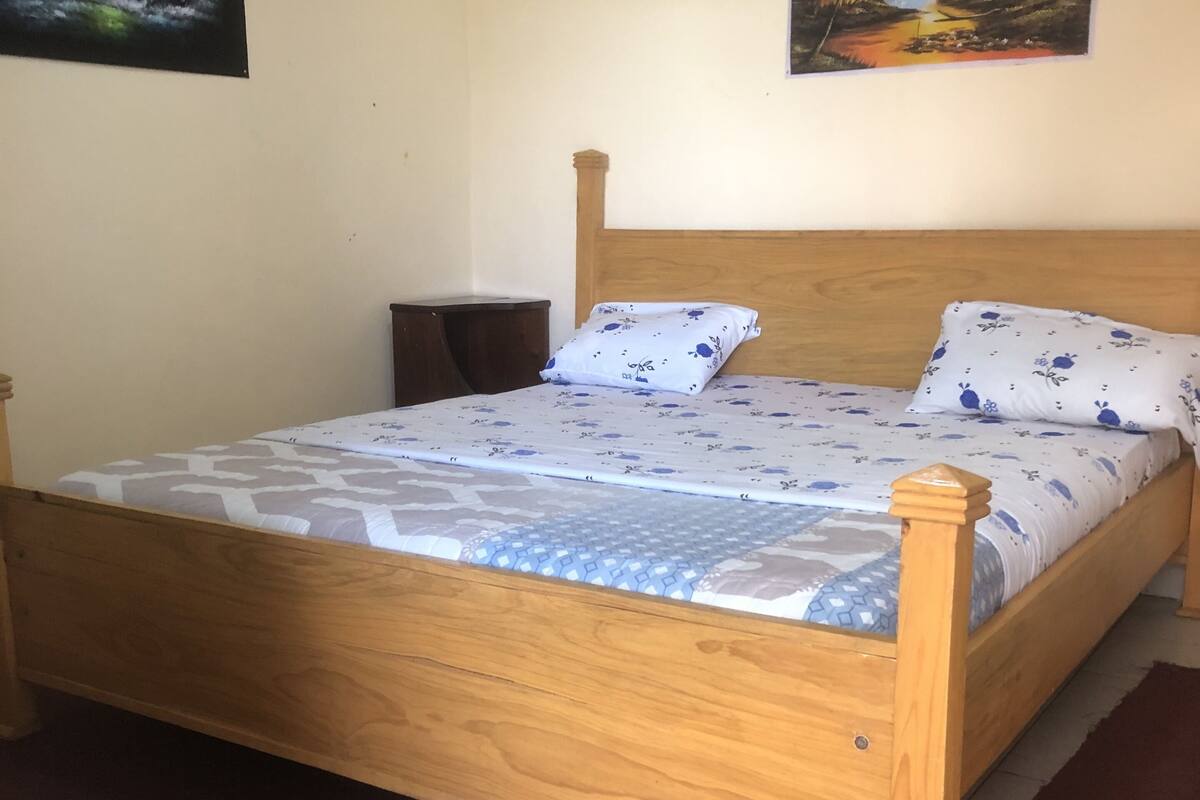 Habitación Confort | Camas con efecto memoria y espacio para trabajar con laptop