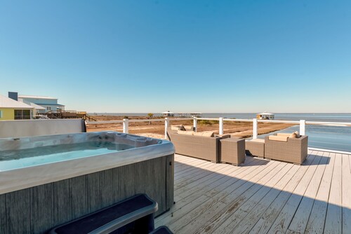 New to Vrbo! Bayfront, Beach, 5 Bedrm/4 Bath, Hot Tub, Dog Friendly, Sleep 15