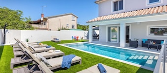 Villa Mateo - modern villa with private pool near the beach