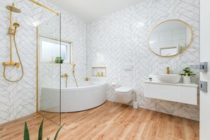 Dusche, Haartrockner, Handtücher