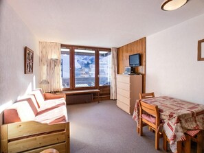 Living area - 50m from ski slopes, 4th floor, balcony, tv, ski locker, 24m², Tignes (Tignes)