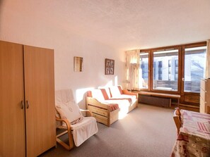 Living area - 50m from ski slopes, 4th floor, balcony, tv, ski locker, 24m², Tignes (Tignes)