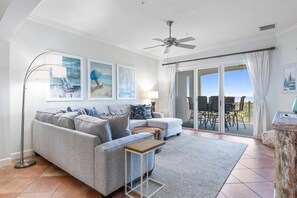 テレビ、テーブルサッカー台