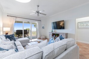 テレビ、テーブルサッカー台