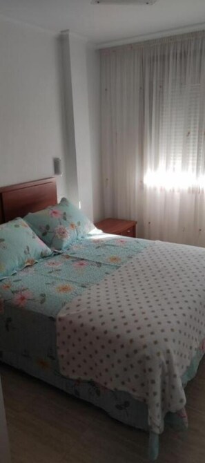 2 室のベッドルーム、WiFi (無料)