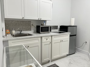 Refrigerador, microondas, horno, placa de cocina