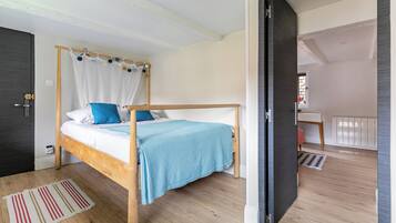 3 slaapkamers, een bureau, reisbedje, gratis wifi
