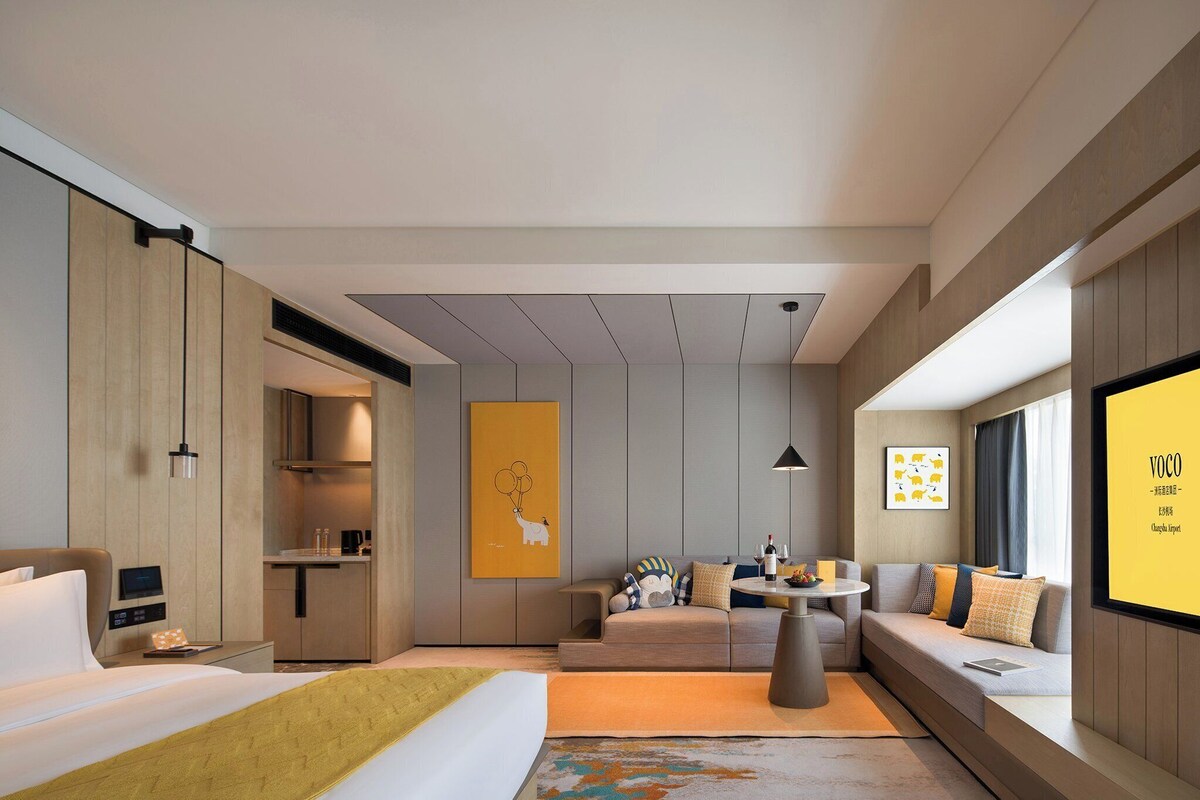 Business Studio Suite, 1 King Bed | Room amenity