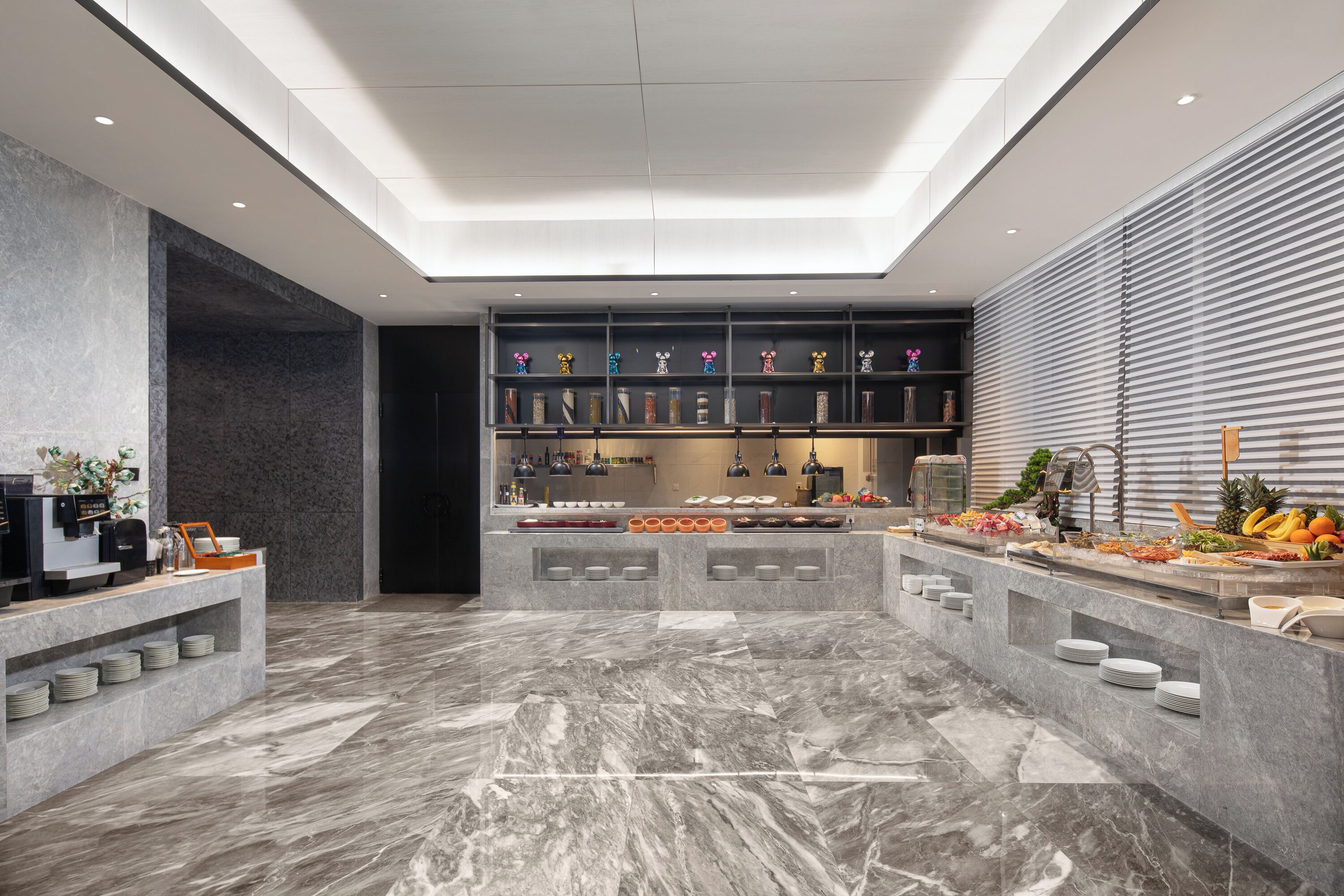 每日供应自助式早餐（每人 CNY 118）