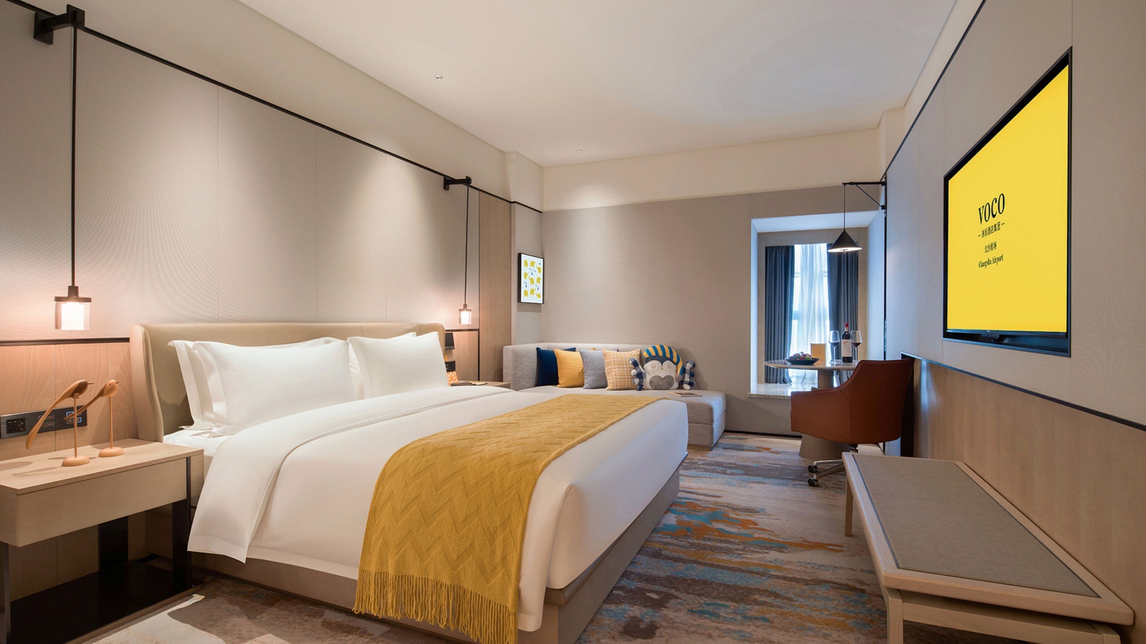 Habitación estándar, 1 cama de matrimonio grande | Edredones de plumas, colchones con acolchado adicional, escritorio