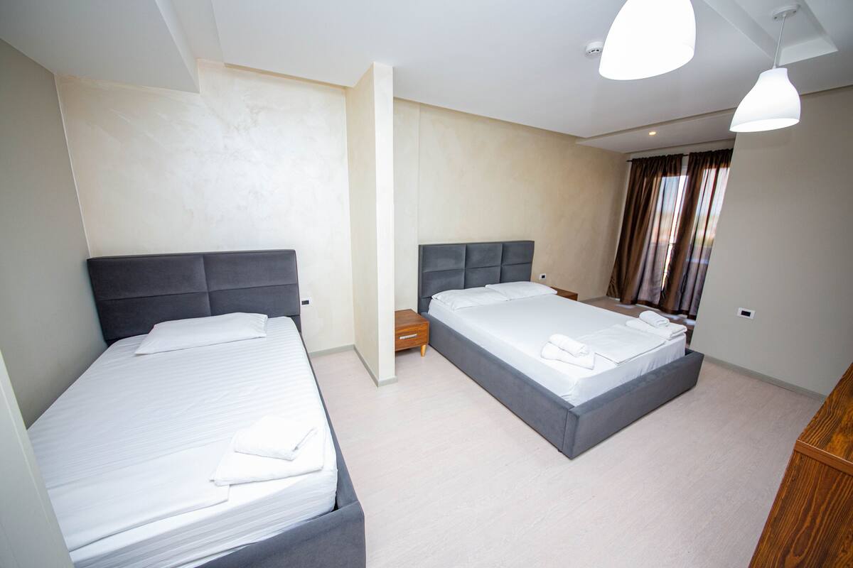 デラックス トリプルルーム | アイロン / アイロン台、WiFi (無料)