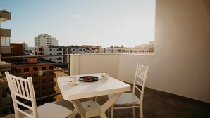 Outdoor dining - Hotel Miki (Durrës)