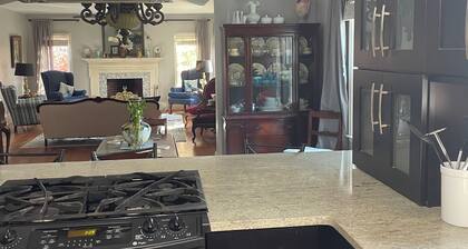 The Fig Tree Garden House.
Casual elegance in a park like setting