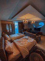 设计开间, 1 间卧室, 山景 | 埃及棉床单、高档床上用品、客房内保险箱、特色家居