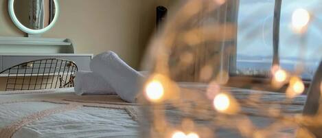 2 室のベッドルーム、デスク、アイロン / アイロン台、旅行用ベビーベッド