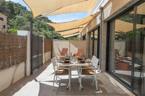 تناول الطعام بالخارج