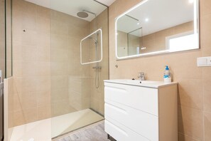 Hair dryer, towels