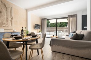 TV - Perfect Family Getaway: Beachside with Easy Access (Pollença)