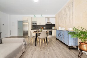 Interior - Perfect Family Getaway: Beachside with Easy Access (Pollença)