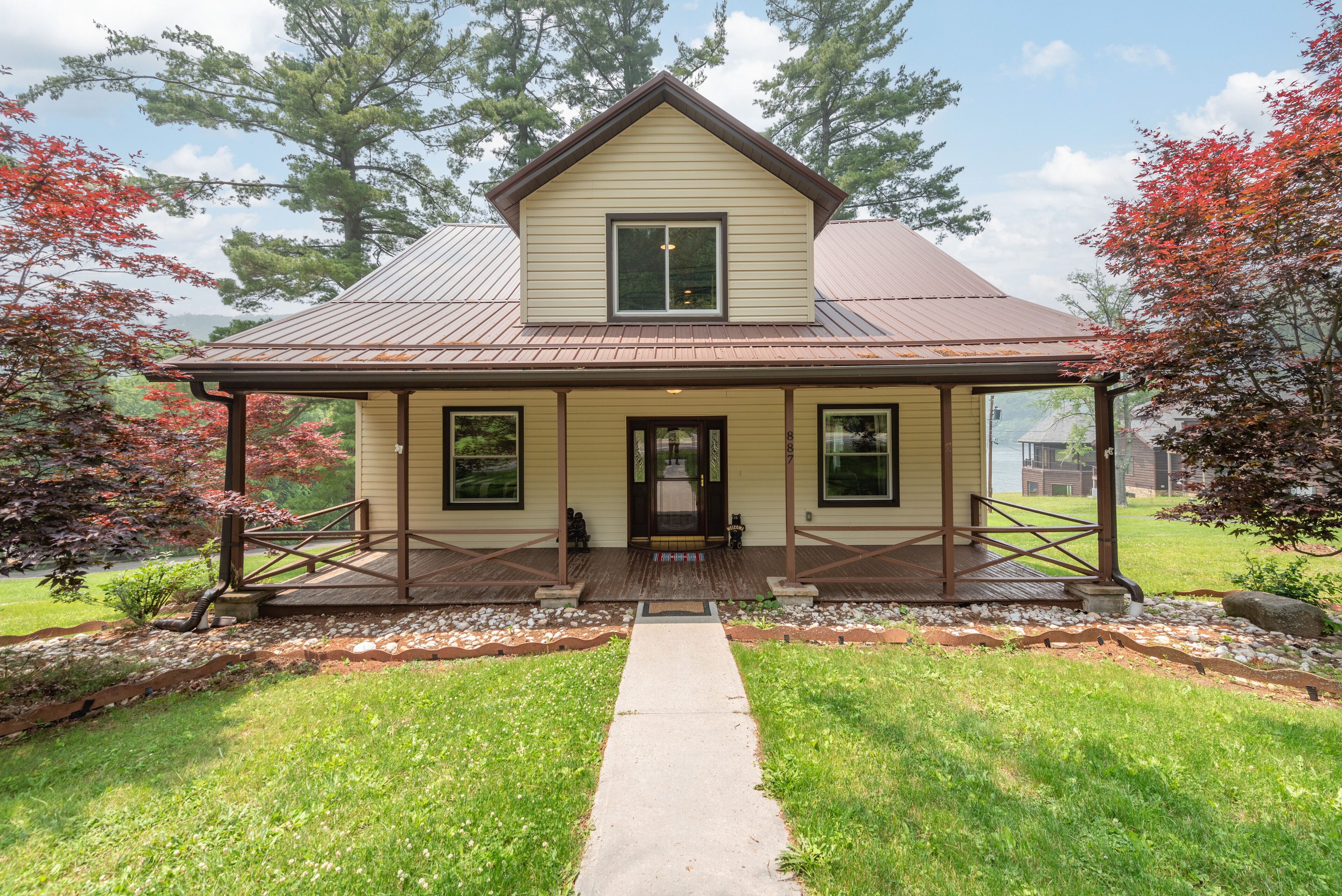New! Wake 'N Lake: Lake Access, Dock Slip, Hot Tub!