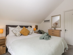 2 bedrooms, individually decorated, individually furnished, free WiFi