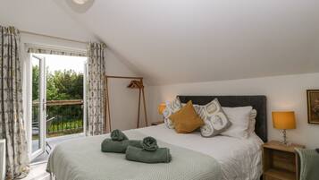 2 bedrooms, individually decorated, individually furnished, free WiFi