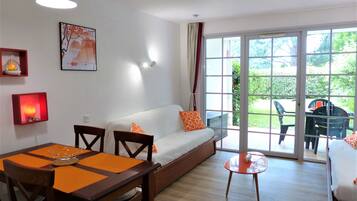 Smart-tv en een tafeltennistafel