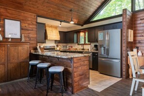 Fridge, microwave, oven, stovetop - Acorn Cottage - Powder Horn Mountain (Deep Gap)