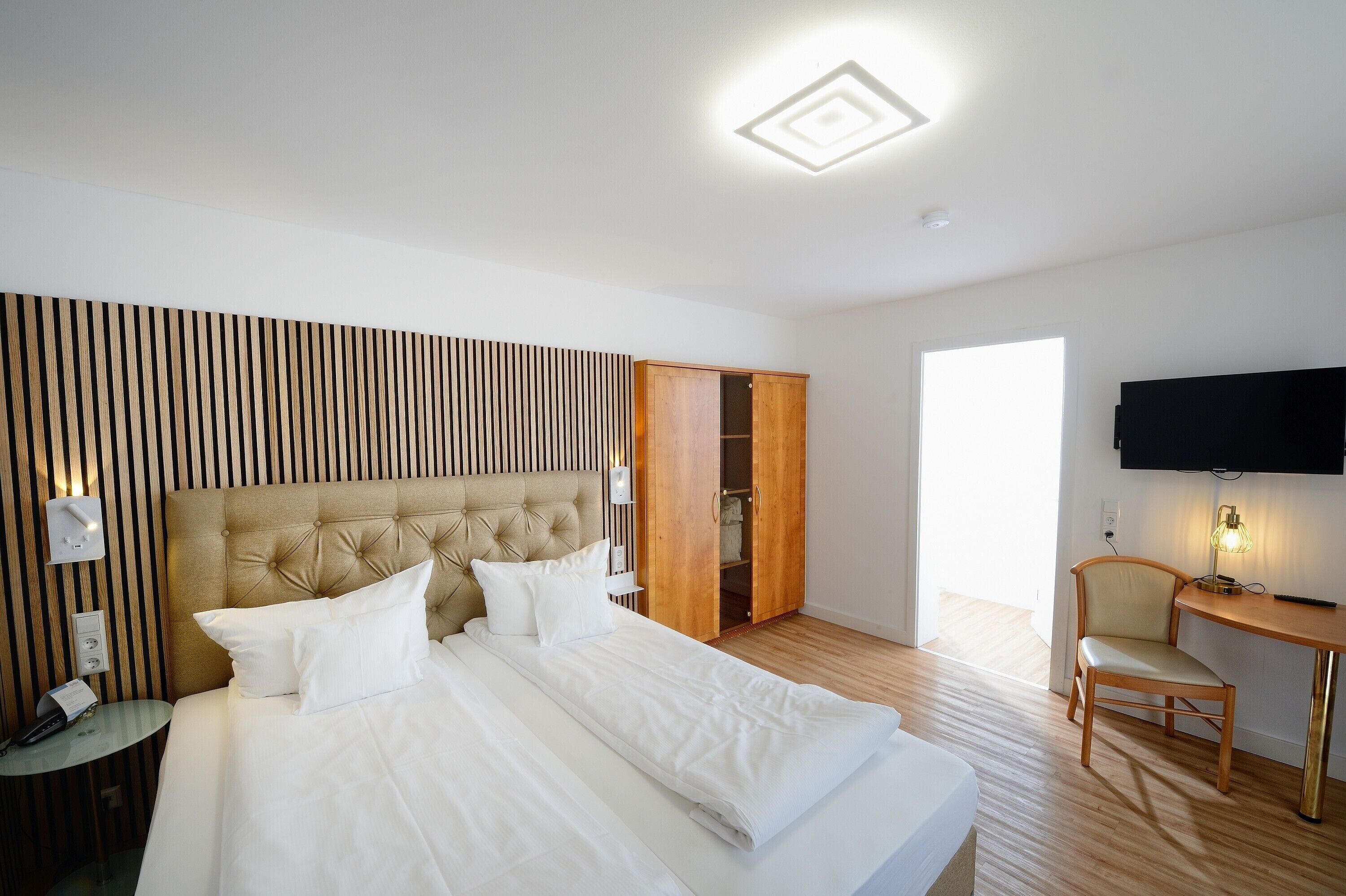 Classic Double Room, Non Smoking | Hypo-allergenic bedding, minibar, in-room safe, individually decorated