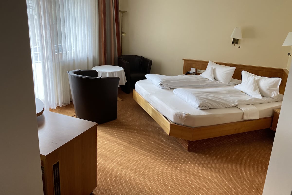 Hypo-allergenic bedding, minibar, in-room safe, individually decorated