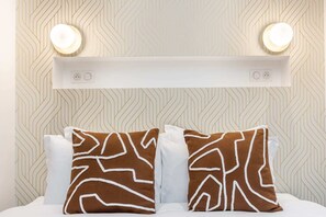 Iron/ironing board, free WiFi, bed sheets - Sweett | Madeleine II (Paris)