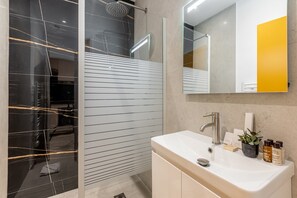 Hair dryer, towels