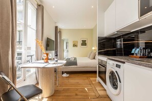 Interior - Sweett | Madeleine IV (Paris)