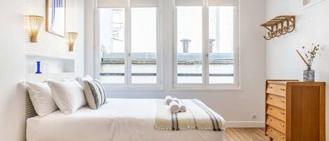 Iron/ironing board, free WiFi, bed sheets