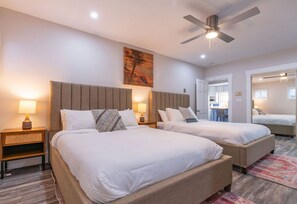 6 Schlafzimmer, Schreibtisch, Bügeleisen/Bügelbrett, WLAN