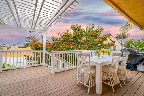 Coastal Compound in Renowned La Jolla Village!