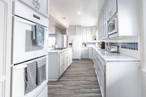 Fridge, microwave, oven, stovetop - Coastal Compound in Renowned La Jolla Village! (San Diego)