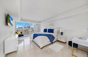 2 soverom, skrivebord, strykejern/-brett og wi-fi