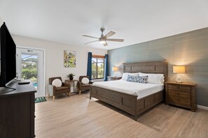 4 Schlafzimmer, Schreibtisch, Bügeleisen/Bügelbrett, Reisekinderbett