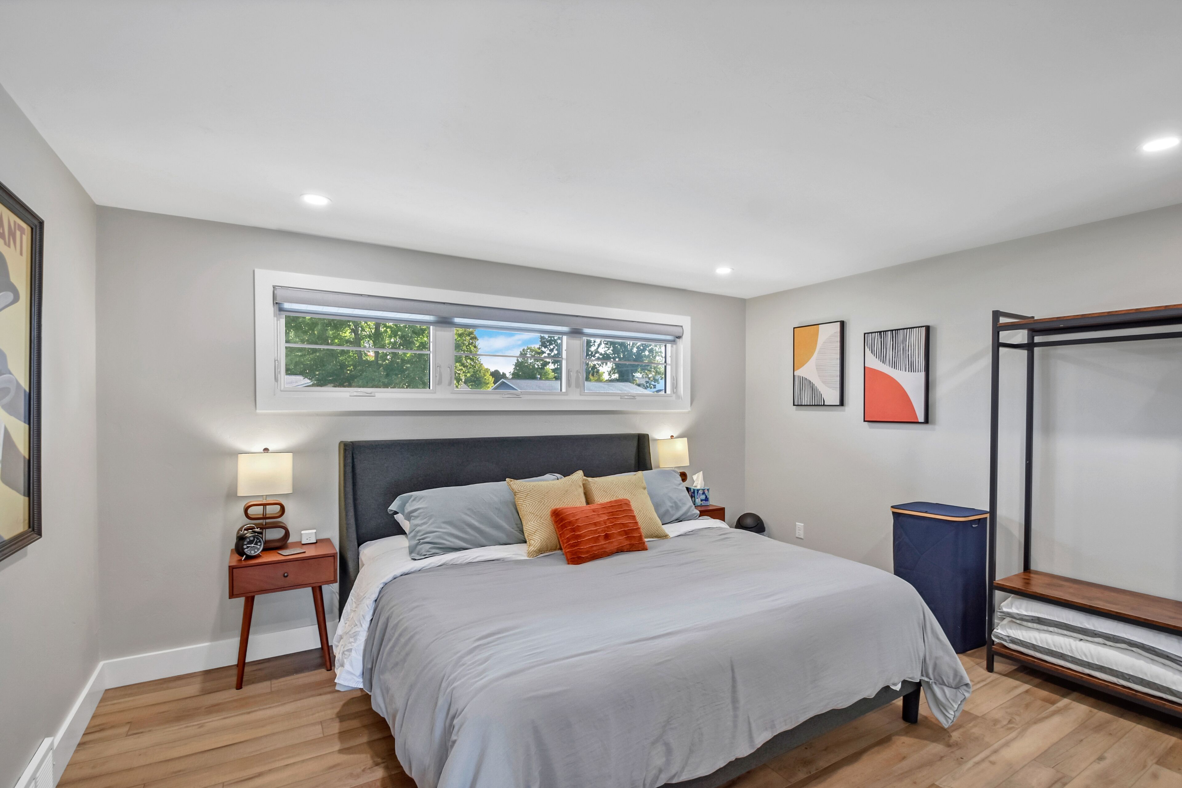 4 habitaciones, tabla de planchar con plancha y cuna de viaje 