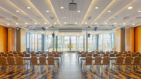 Business center. Hotel Eger & Park