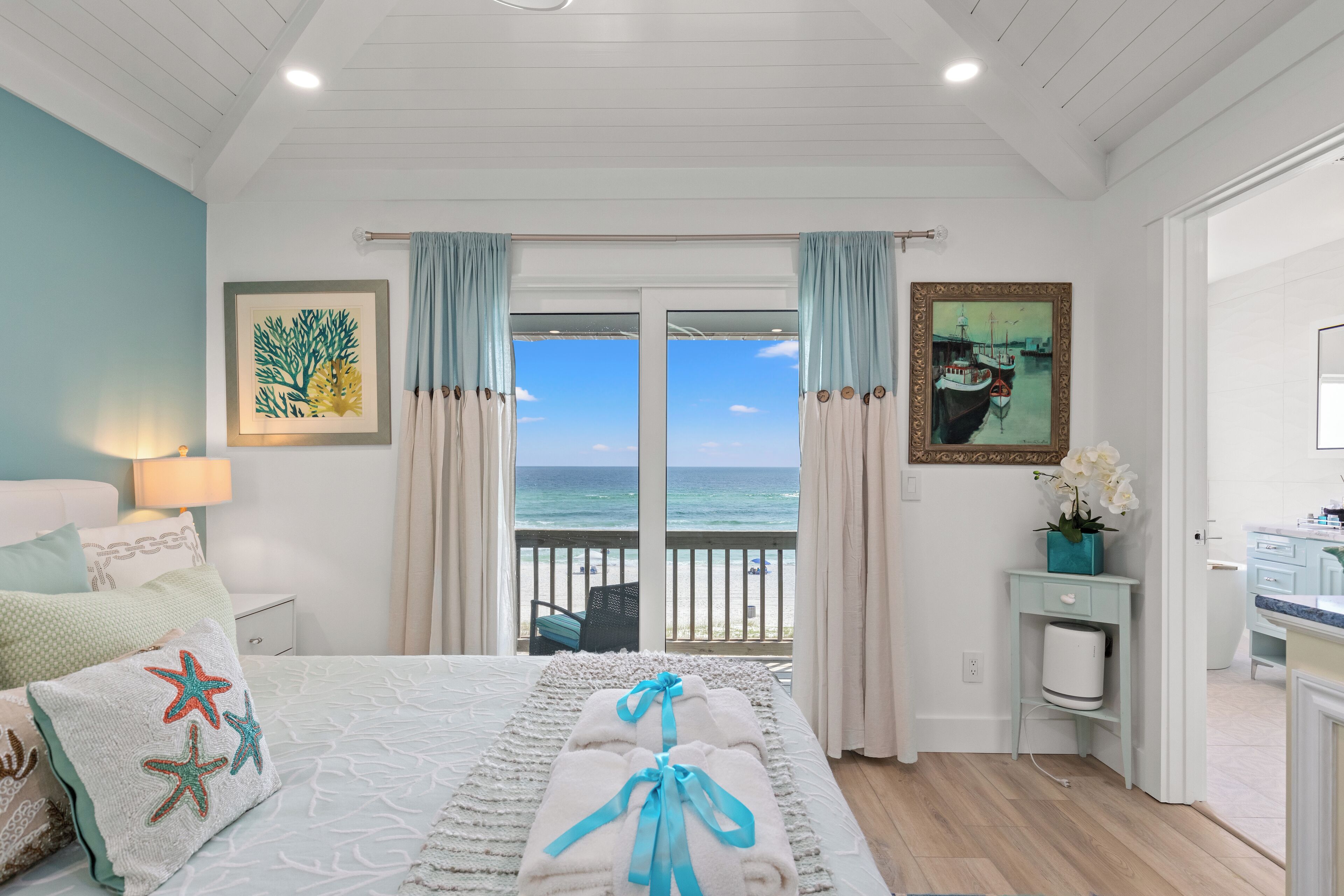 4 kamar tidur dan didekorasi berbeda-beda