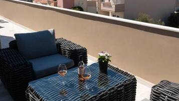 Villa | 3 bedrooms, desk, Internet